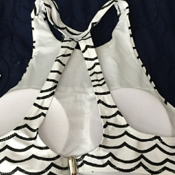 Black and White bikini - Picture 3 of 3